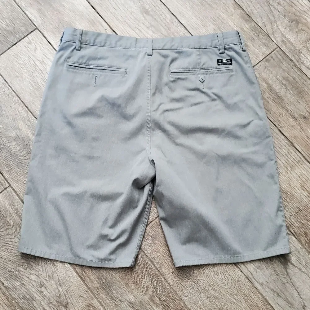 DC Gray Shorts Size 38 - Picture 9 of 11